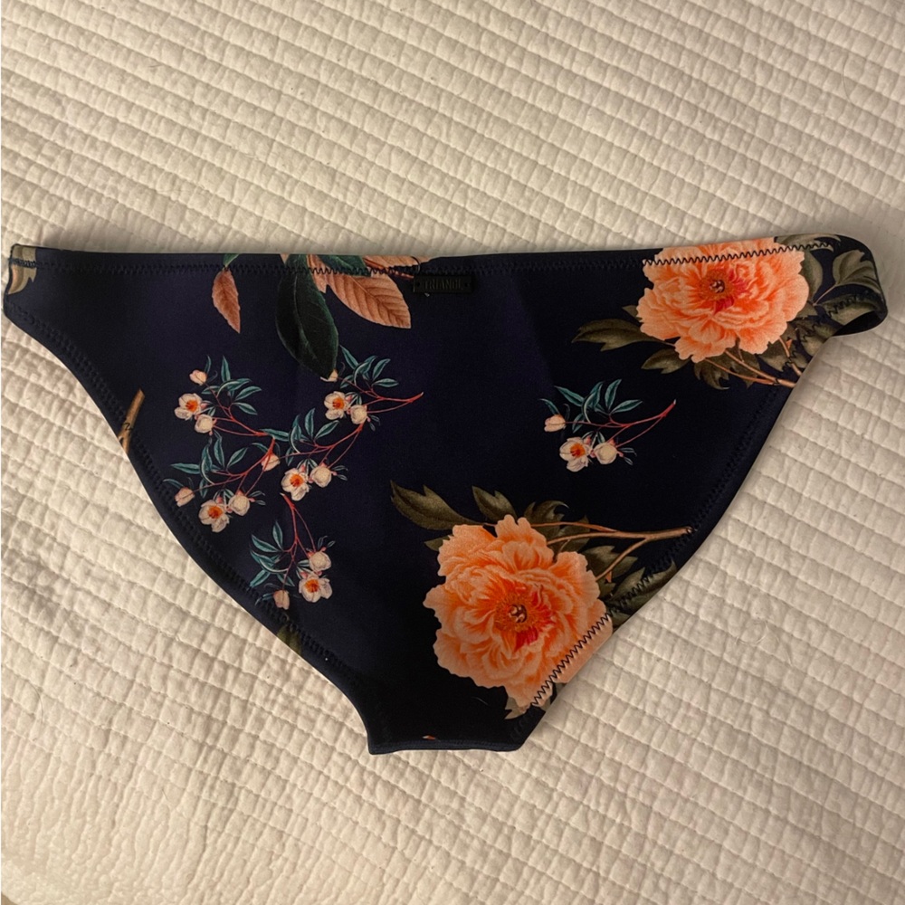 💗NWT TRIANGL SWIM BIKINI BOTTOMS SIZE LARGE 100% NEOPRENE BRAND NEW BLUE FLORAL - Picture 2 of 6